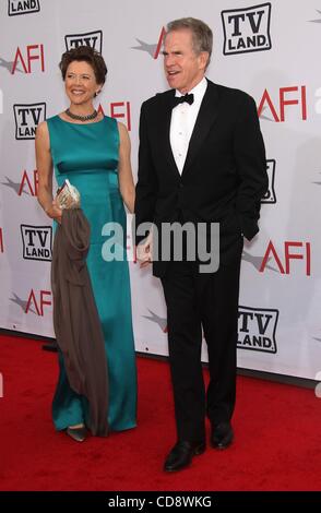 10 juin 2010 - Culver City, Californie, États-Unis - 10 juin 2010 - Culver City, Californie, USA - acteur Annette Bening et Warren Beatty arrivant à l'AFI Life Achievement Award : Mike Nichols tenue à Studios Sony. (Crédit Image : © Lisa O'Connor/ZUMApress.com) Banque D'Images