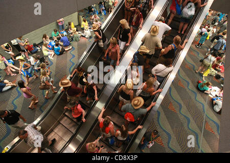 10 juin 2010 - Nashville, TN, USA - Fans s'entassent dans le centre des congrès d'obtenir des autographes. (Crédit Image : © Le Tennessean/ZUMApress.com) Banque D'Images