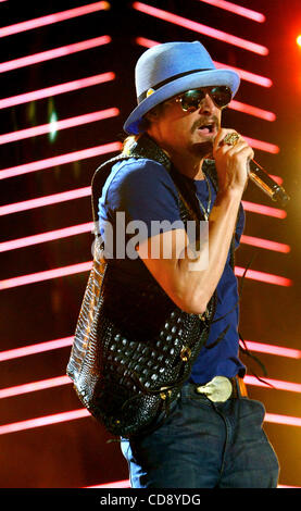 12 juin 2010 - Nashville, Tennessee - Kid Rock effectue pour la foule au festival de musique CMA de 2010 à Nashville le 11 juin. (Crédit Image : © Le Tennessean/ZUMApress.com) Banque D'Images