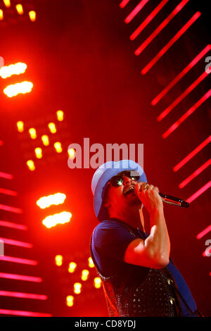 12 juin 2010 - Nashville, Tennessee - Kid Rock effectue pour la foule au festival de musique CMA de 2010 à Nashville le 11 juin. (Crédit Image : © Le Tennessean/ZUMApress.com) Banque D'Images