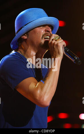 12 juin 2010 - Nashville, Tennessee - Kid Rock effectue pour la foule au festival de musique CMA de 2010 à Nashville le 11 juin. (Crédit Image : © Le Tennessean/ZUMApress.com) Banque D'Images