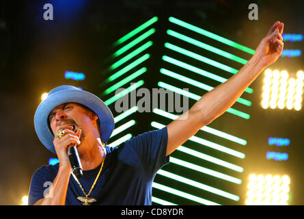 12 juin 2010 - Nashville, Tennessee - Kid Rock effectue pour la foule au festival de musique CMA de 2010 à Nashville le 11 juin. (Crédit Image : © Le Tennessean/ZUMApress.com) Banque D'Images