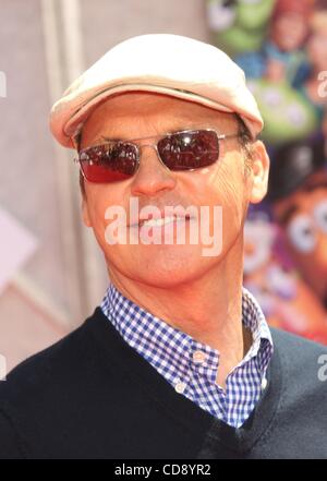 13 juin 2010 - Hollywood, Californie, États-Unis - 13 juin 2010 - Hollywood, Californie, USA - l'acteur Michael Keaton arrivant à l 'Toy Story 3' Première mondiale tenue au El Capitan Theatre. (Crédit Image : © Lisa O'Connor/ZUMApress.com) Banque D'Images