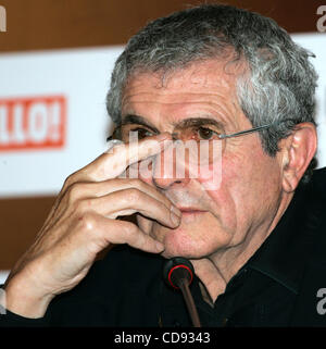 Réalisateur Claude Lelouch assiste à la 32e Festival International du Film de Moscou. Claude Lelouch a été reçu un prix pour ìOutstanding Contribution au monde du cinéma". Nouveau film de Claude Lelouch ìCes amours l&# 224;î ouvre le Festival. Banque D'Images