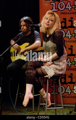 Courtney Love Live à Philadelphie le 22 juin 2010, Philadelphie PA-USA-Rock Superstar, Courtney Love, l'exécution en direct devant les invités VIP à radio 104,5 à Philadelphie. (Crédit Image : (c) Ricky Fitchett/ZUMA Press) Photographe : Ricky Fitchett Source : Ricky Fitchett Titre : Photographe Contrat C Banque D'Images