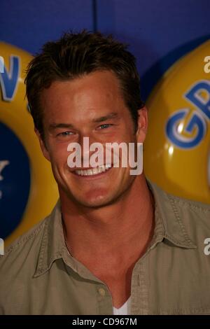 23 juin 2010 - New York, New York, États-Unis - Arrivées et départs à l'New York première de grandes personnes NYC 06-23-2010 Photos par télémétriques- Photos Inc.Â©2010.ALEC MUSSER.K65237RM(Image Crédit : Â© Rick Mackler/Photos/ZUMApress.com) Globe Banque D'Images