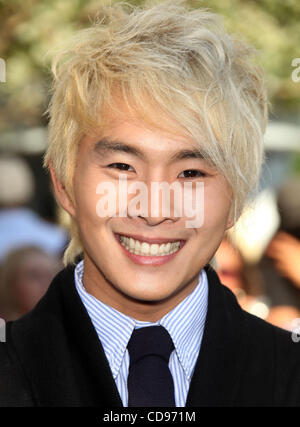 24 juin 2010 - Los Angeles, Californie, États-Unis - JUSTIN CHON arrivant à la "Twilight Saga Eclipse' Los Angeles Premiere tenue au Théâtre Nokia à la vivre. (Crédit Image : © Lisa O'Connor/ZUMApress.com) Banque D'Images