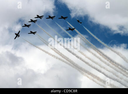 Jul 01, 2010 - Ottawa, Ontario, Canada - Canada's Snowbird vole pendant la fête du Canada sur la Colline du Parlement, Ottawa. Autour de 70 000 personnes se sont réunis pour célébrer la fête du Canada à la capitale nationale. (Crédit Image : © Sellehuddin ZUMApress.com)/Kamal Banque D'Images