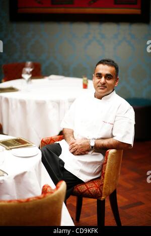 Jul 16, 2010 - Londres, Angleterre, Royaume-Uni - Chef VINEET BHATIA dans son restaurant Rasoi, un Indien retreat à Chelsea Londres. (Crédit Image : Â© Veronika Lukasova/ZUMApress.com) Banque D'Images