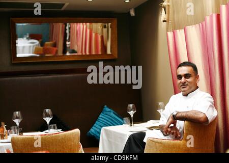 Jul 16, 2010 - Londres, Angleterre, Royaume-Uni - Chef VINEET BHATIA dans son restaurant Rasoi, un Indien retreat à Chelsea Londres. (Crédit Image : Â© Veronika Lukasova/ZUMApress.com) Banque D'Images