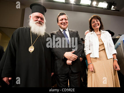 Juillet 19, 2010 - Bruxelles, BXL, Belgique - l'archevêque Chrysostomos II, Archevêque de Nova Justiniana et tous Chypre..., Président de la Commission européenne, Jose Manuel Barroso, et de l'UE la pêche et des affaires maritimes, Maria Damanaki, commissaire au cours de la conférence de presse au cours de réunion entre l'UE et re Banque D'Images