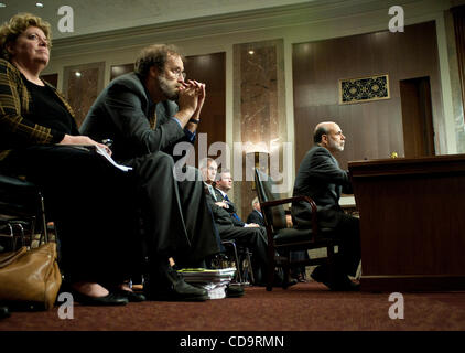 Jul 21, 2010 - Washington, District of Columbia, États-Unis, - le Conseil de la Réserve fédérale, Ben Bernanke, président témoigne devant le comité sénatorial des banques, du logement et des Affaires urbaines, le Comité de la politique monétaire semestriel Rapport au Congrès. (Crédit Image : ©/ZUMApress.com) Marovich Pete Banque D'Images