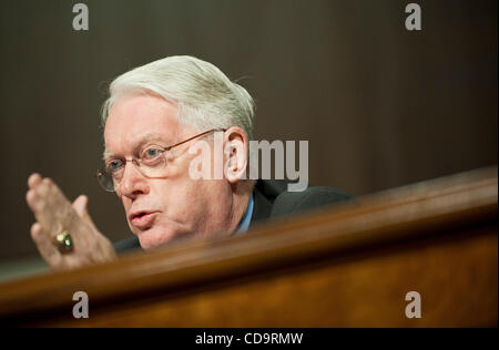 Jul 21, 2010 - Washington, District of Columbia, États-Unis, - le sénateur Jim BUNNING (R-KY) questions Federal Reserve Board Président Bernanke sur la politique monétaire Rapport semestriel au Congrès mercredi. (Crédit Image : ©/ZUMApress.com) Marovich Pete Banque D'Images