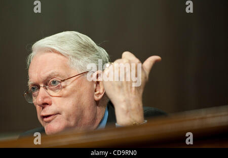 Jul 21, 2010 - Washington, District of Columbia, États-Unis, - le sénateur Jim BUNNING (R-KY) questions Federal Reserve Board Président Bernanke sur la politique monétaire Rapport semestriel au Congrès mercredi. (Crédit Image : ©/ZUMApress.com) Marovich Pete Banque D'Images