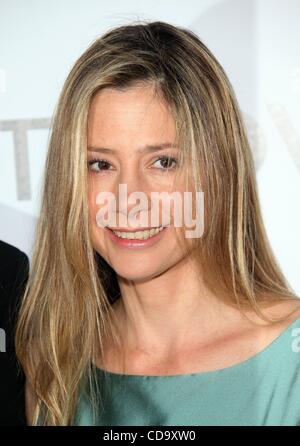 27 juillet 2010 - Los Angeles, Californie, États-Unis - 27 juil., 2010 - Los Angeles, Californie, USA - Acteur Mira Sorvino arrivant à la "Get Low" Los Angeles Premiere tenue à l'Academy of Motion Picture Arts & Sciences. (Crédit Image : © Lisa O'Connor/ZUMApress.com) Banque D'Images