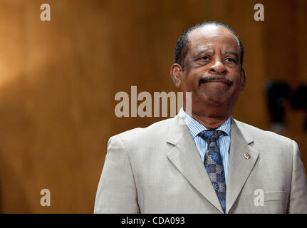 29 juil., 2010 - Washington, District of Columbia, États-Unis, -.THURMAN HIGGINBOTHAM, ancien surintendant adjoint de Arlington National Cemetery, comparaît devant un Sénat Sécurité intérieure et les affaires gouvernementales audience de comité sur la mauvaise gestion au cimetière national d'Arlington. (Crédit Image : © Pete Banque D'Images
