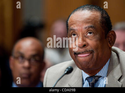 29 juil., 2010 - Washington, District of Columbia, États-Unis, -.THURMAN HIGGINBOTHAM, ancien surintendant adjoint de Arlington National Cemetery, comparaît devant un Sénat Sécurité intérieure et les affaires gouvernementales audience de comité sur la mauvaise gestion au cimetière national d'Arlington. (Crédit Image : © Pete Banque D'Images