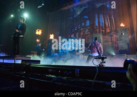 10 septembre 2010 - Dallas, Texas, États-Unis d'Amérique - Avenged Sevenfold groupe jouant .à un concert au Centre de motifs Superpages Fairpark à Dallas, au Texas. (Crédit Image : © Manny Flores/ZUMApress.com) Southcreek/mondial Banque D'Images