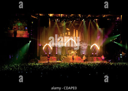 10 septembre 2010 - Dallas, Texas, États-Unis d'Amérique - Avenged Sevenfold groupe jouant .à un concert au Centre de motifs Superpages Fairpark à Dallas, au Texas. (Crédit Image : © Manny Flores/ZUMApress.com) Southcreek/mondial Banque D'Images