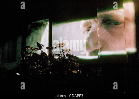 10 septembre 2010 - Dallas, Texas, États-Unis d'Amérique - dérangé .groupe jouant à un concert au Centre de motifs Superpages Fairpark à Dallas, au Texas. (Crédit Image : © Manny Flores/ZUMApress.com) Southcreek/mondial Banque D'Images