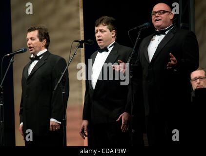 13 septembre 2010, Philadelphie, PA, USA- Les trois ténors Irlandais, FINBAR WRIGHT, ANTHONY KEARNS ET RONAN TYNAN effectuée à la cérémonie de remise des prix de la Liberté pour l'ancien Premier Ministre de l'Angleterre, Tony Blair. Blair était le récipiendaire 2010 de la Médaille de la liberté. (Crédit Image : (c) Ricky Fitchett/ZUMA Pre Banque D'Images