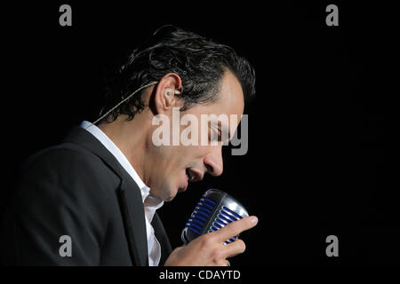 18 septembre 2010 - Miami, Floride, États-Unis d'Amérique - le chanteur Marc Anthony effectue le 17 septembre 2010 à l'American Airlines Arena de Miami, Floride. (Crédit Image : © Aaron Gilbert/ZUMApress.com) Southcreek/mondial Banque D'Images