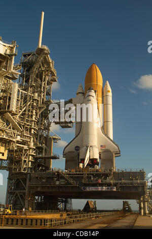 21 septembre 2010 - Cape Canaveral, FL, États-Unis d'Amérique - la navette spatiale Discovery est prêt après son arrivée à l'aire de lancement 39A au Centre spatial Kennedy à Cap Canaveral, en Floride, la découverte est prévu de lancer sur le 1 novembre. (Crédit Image : © Don Montague/ZUMApress.com) Southcreek/mondial Banque D'Images