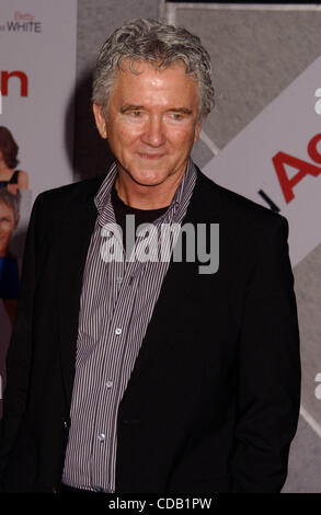 22 septembre 2010 - Hollywood, Californie, États-Unis - PATRICK DUFFY .Première de Touchstone Pictures' ''Vous'' Los Angeles, CA 09-22-2010. J15337PR(Image Crédit : © Phil Roach/Photos/ZUMApress.com) Globe Banque D'Images