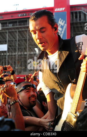 25 septembre 2010 - Fontana, CA, USA - Sept25, 2010-Fontana, California, USA-musicien GAAVIN ROSSDALE, chant et guitare pour la bande à Bush l'épicentre 2010 Concert, tenue à l'Auto Club Speedway un jour où le tempertures a grimpé au-dessus de 104 degrés..Credit droit cr SCO Banque D'Images