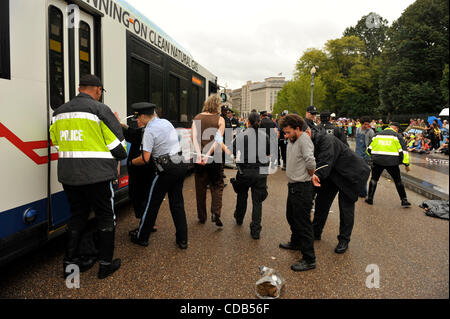 Sep 27, 2010 - Washington, District of Columbia, États-Unis - Des centaines de personnes opposées à l'exploitation du charbon un processus connu sous le nom de 'mountaintop dépose' utilisé dans les Appalaches depuis mars l'Agence de protection dans le but de convaincre les représentants du gouvernement d'interdire la technique. Environ 100 de la ma Banque D'Images