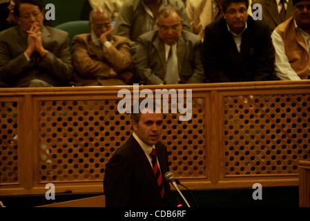 30 sept 2010 - Cachemire, Srinagar, Jammu-et-Cachemire en Inde - Premier Ministre OMAR ABDULLAH discours à l'Assemblée législative, à Srinagar, la capitale d'été du Cachemire indien. (Crédit Image : © Altaf Zargar/ZUMApress.com) Banque D'Images