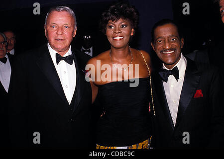 FRANK SINATRA.Sammy Davis Jr.DIONNE WARWICK.FRANKSINATRARETRO(Image Crédit : Â© Judie Burstein/Photos/ZUMAPRESS.com) Globe Banque D'Images