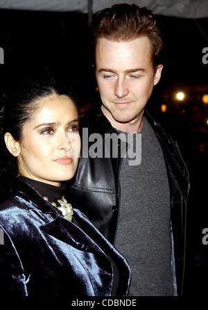 SALMA HAYEK ED NORTON.K28081SD AR1216.25E HEURE-PREMIÈRE MONDIALE À L'.Ziegfeld Theatre, NEW YORK New York. / 2002 Crédit : Image(Â© Andrea Renault/monde/ZUMAPRESS.com) Photos Banque D'Images