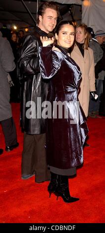 SALMA HAYEK ED NORTON.K28081SD AR1216.25E HEURE-PREMIÈRE MONDIALE À L'.Ziegfeld Theatre, NEW YORK New York. / 2002 Crédit : Image(Â© Andrea Renault/monde/ZUMAPRESS.com) Photos Banque D'Images