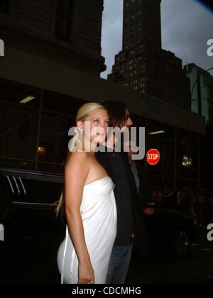 K32146ML NEW YORK PREMIERE DE LE DIVORCE À PARIS THEATRE, NEW YORK New York 08/05/2003. / KATE HUDSON ET CHRIS ROBINSON(Image Crédit : Â© Mitchell Levy/Photos/ZUMAPRESS.com) Globe Banque D'Images