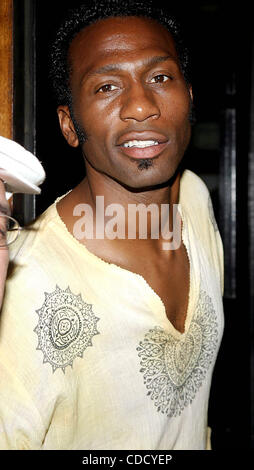 1 janvier, 2011 - New York, New York, États-Unis - LEON.K31851RM.AFTER PARTY DE LA PREMIÈRE DE ''BUFFALO SOLDIER'' À ELAINE'S À NEW YORK New York.7/21/2003. / 2003 Crédit : Image(Â© Rick Mackler/Photos/ZUMAPRESS.com) Globe Banque D'Images