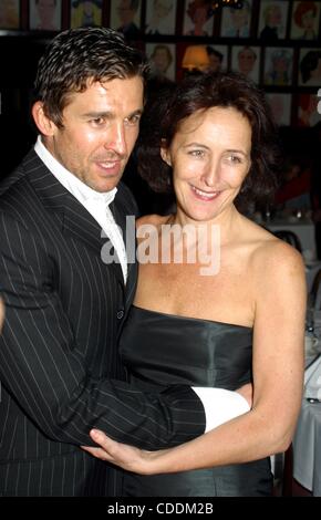 1 janvier, 2011 - New York, New York, États-Unis - K28021SD RM1210.MEDEA APRÈS PARTIE POUR LA SOIRÉE D'OUVERTURE .JONATHAN CAKE ET FIONA SHAW.SARDI'S RESTAURANT,NEW YORK New York. / 2002 Crédit : Image(Â© Rick Mackler/Photos/ZUMAPRESS.com) Globe Banque D'Images