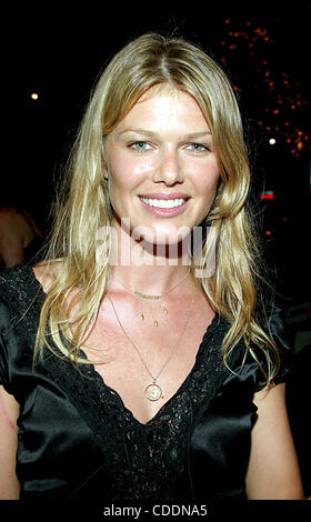 1 janvier, 2011 - New York, New York, États-Unis - Ingrid Seynhaeve.K31851RM.AFTER PARTY DE LA PREMIÈRE DE ''BUFFALO SOLDIER'' À ELAINE'S À NEW YORK New York.7/21/2003. / 2003 Crédit : Image(Â© Rick Mackler/Photos/ZUMAPRESS.com) Globe Banque D'Images