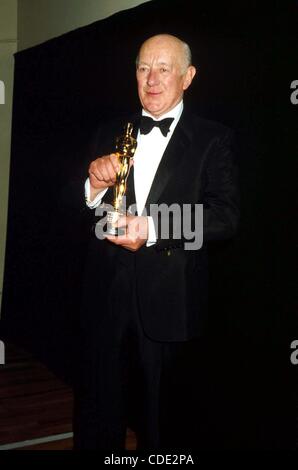 1 janvier 2011 - Hollywood, Californie, États-Unis - 1980 ACADEMY AWARDS.LOS ANGELES, CA.J1177PR. / / / Prix de l'académie des oscars.Sir Alec Guinness(Image Crédit : Â© Phil Roach/Photos/ZUMAPRESS.com) Globe Banque D'Images