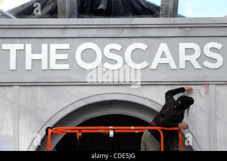 Le 26 février 2011 - Hollywood, Californie, États-Unis - les derniers préparatifs ont lieu pour le tapis rouge des Academy Awards 2011 le jour avant la présentation des Oscars à l'intérieur du Kodak Theatre à Hollywood. (Crédit Image : © Jonathan Alcorn/ZUMAPRESS.com) Banque D'Images