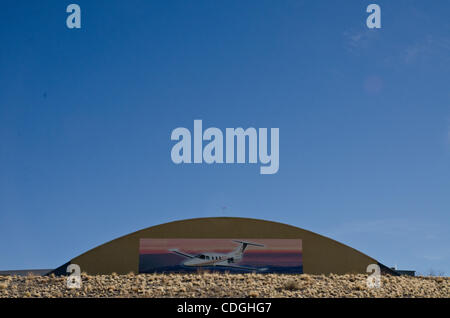 15 janvier 2011 - Albuquerque, New York, États-Unis - 15 janvier 2011 - Albuquerque, Nouveau Mexique, USA - Vue d'un hangar à l'Aéroport International d'Albuquerque. (Crédit Image : © Caleb Bryant Miller/ZUMAPRESS.com) Banque D'Images