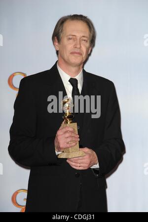 14 janvier 2011 - Los Angeles, Californie, États-Unis - Steve Buscemi.68e REMISE ANNUELLE DES PRIX D'OR (Salle de presse).tenue à l'hôtel Beverly Hilton., Los Angeles, CA. 16 janvier - 2011. K67383LONG.(Image Crédit : © D. Long/Globe Photos/ZUMAPRESS.com) Banque D'Images