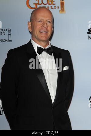 14 janvier 2011 - Los Angeles, Californie, États-Unis - Bruce Willis.68e REMISE ANNUELLE DES PRIX D'OR (Salle de presse).tenue à l'hôtel Beverly Hilton., Los Angeles, CA. 16 janvier - 2011. K67383LONG.(Image Crédit : © D. Long/Globe Photos/ZUMAPRESS.com) Banque D'Images