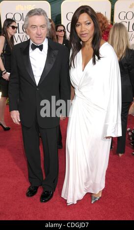 16 janvier 2011 - Los Angeles, Californie, USA - Jan 16, 2011 - Los Angeles, Californie, USA - l'acteur Robert De Niro et sa femme Grace HIGHTOWER au 68e Golden Globes - Arrivées annuelles tenues à l'hôtel Beverly Hilton, à Los Angeles. (Crédit Image : © Paul Fenton/ZUMAPRESS.com) Banque D'Images