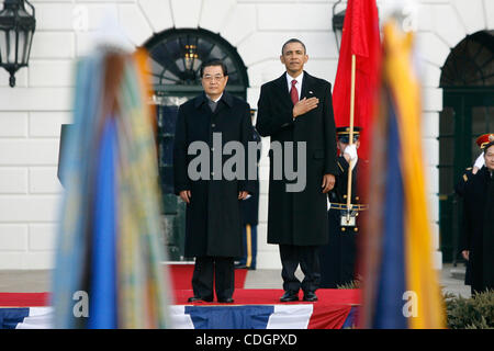 19 janvier 2011 - Washington, D.C., États-Unis - Le président américain Barack Obama, se félicite que le Président HU Jintao de la Chine à la Maison Blanche. Le leader chinois est sur un voyage de trois jours aux États-Unis pour discuter de commerce, la devise chinoise et des relations avec la Corée du Nord. C'est la huitième fois que Hu et Obama ont rencontré en pers Banque D'Images