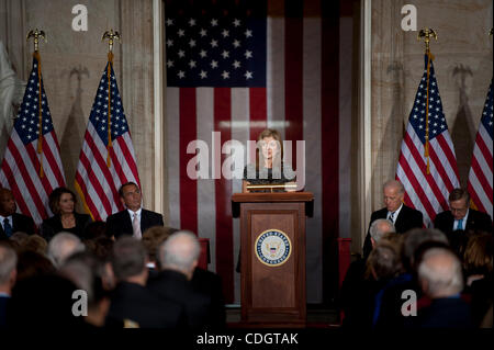 Jan 20, 2011 - Washington, District of Columbia, États-Unis - Caroline Kennedy, fille du Président John F. Kennedy, est accueillie favorablement lors d'une cérémonie dans la rotonde du Capitole des États-Unis en l'honneur du 50e anniversaire de l'adresse inaugurale du président John F. Kennedy. (Crédit Image : © Pete/Marovich ZUMAPRESS. Banque D'Images