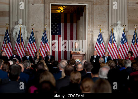 Jan 20, 2011 - Washington, District of Columbia, États-Unis - Caroline Kennedy, fille du Président John F. Kennedy, prend la parole lors d'une cérémonie dans la rotonde du Capitole des États-Unis en l'honneur du 50e anniversaire de l'adresse inaugurale du président John F. Kennedy. (Crédit Image : ©/ZUMAPRESS.com) Marovich Pete Banque D'Images