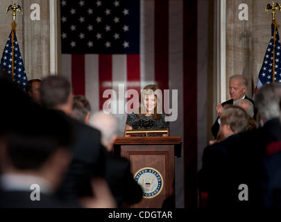 Jan 20, 2011 - Washington, District of Columbia, États-Unis - Caroline Kennedy, fille du Président John F. Kennedy, est accueillie favorablement lors d'une cérémonie dans la rotonde du Capitole des États-Unis en l'honneur du 50e anniversaire de l'adresse inaugurale du président John F. Kennedy. (Crédit Image : © Pete/Marovich ZUMAPRESS. Banque D'Images