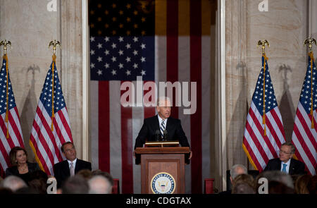 Jan 20, 2011 - Washington, District of Columbia, États-Unis - Le Vice-président Joe Biden parle lors d'une cérémonie dans la capitale américaine rotonde en l'honneur du 50e anniversaire de l'adresse inaugurale du président John F. Kennedy. (Crédit Image : ©/ZUMAPRESS.com) Marovich Pete Banque D'Images