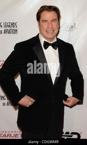 Jan 21, 2011 - Los Angeles, Californie, USA - l'acteur John Travolta à la 8e conférence annuelle "Living Legends of aviation" de Los Angeles. (Crédit Image : © Jeff Frank/ZUMAPRESS.com) Banque D'Images